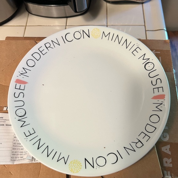 New Corelle Disney "Minnie" 3 peace dish set - Picture 3 of 7